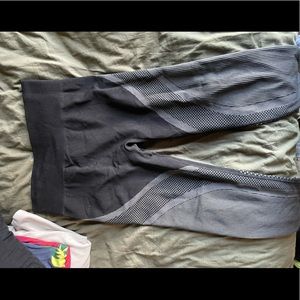 Seamless Fabletics Leggings